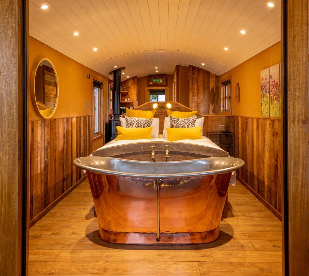 Ashwood Shepherd Hut -Ockeridge Rural Retreats Lägenhet Worcester Exteriör bild